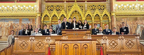 Károli Kormány a „Mint-a-Parlament” rendezvényen