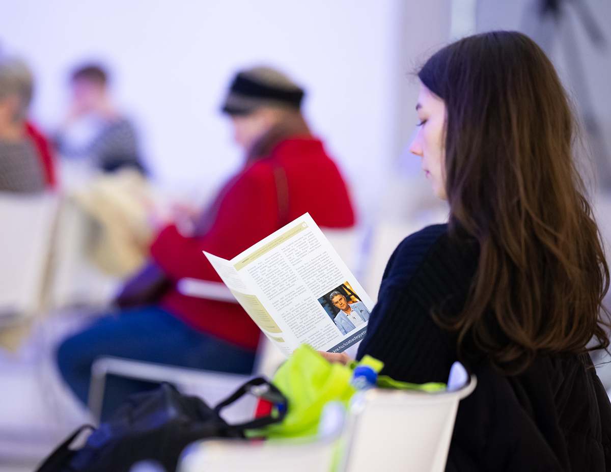 A műkereskedelem világa tárult fel a januári Károli Szabadegyetemen - Fertőszögi Péter - Trócsányi László