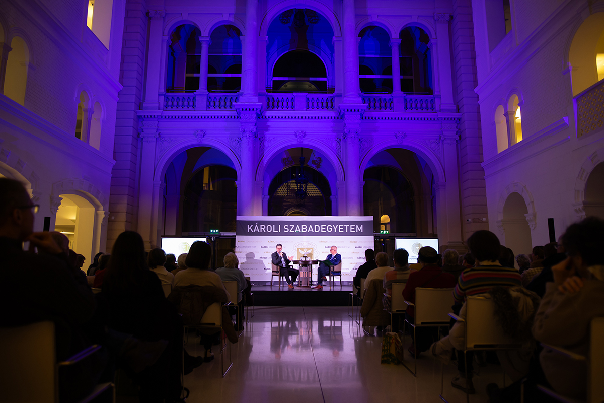 A műkereskedelem világa tárult fel a januári Károli Szabadegyetemen - Fertőszögi Péter - Trócsányi László