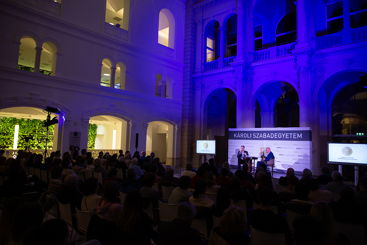 A műkereskedelem világa tárult fel a januári Károli Szabadegyetemen - Fertőszögi Péter - Trócsányi László