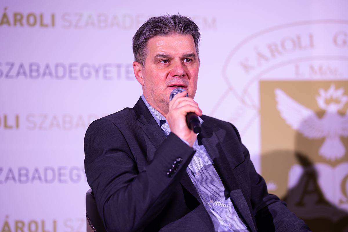 A műkereskedelem világa tárult fel a januári Károli Szabadegyetemen - Fertőszögi Péter - Trócsányi László