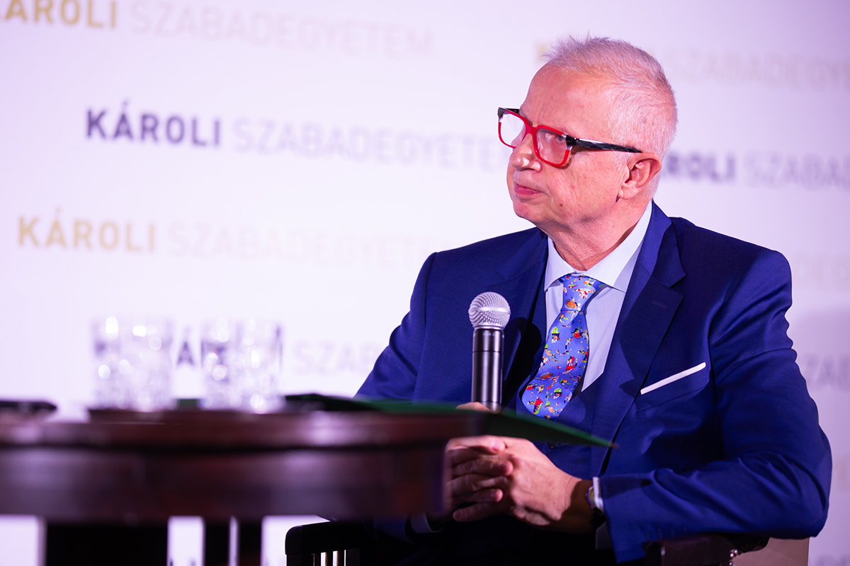 A műkereskedelem világa tárult fel a januári Károli Szabadegyetemen - Fertőszögi Péter - Trócsányi László