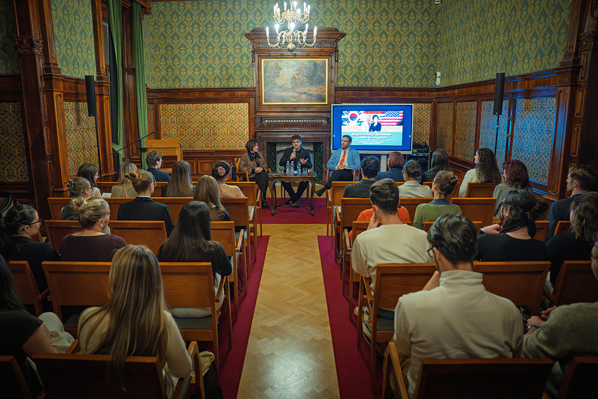 Telt házas nyitóeseménnyel indult a Károli Diplomáciai Fórum - fotók