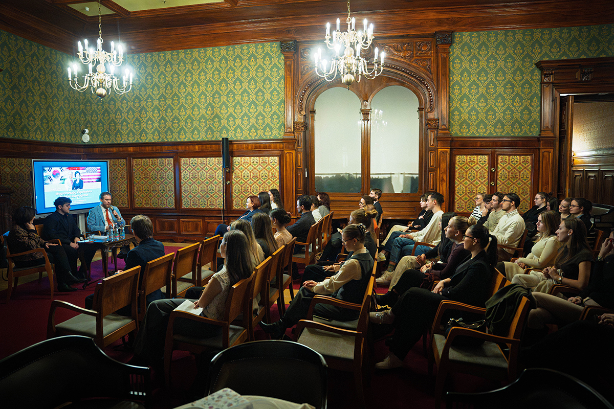 Telt házas nyitóeseménnyel indult a Károli Diplomáciai Fórum - fotók