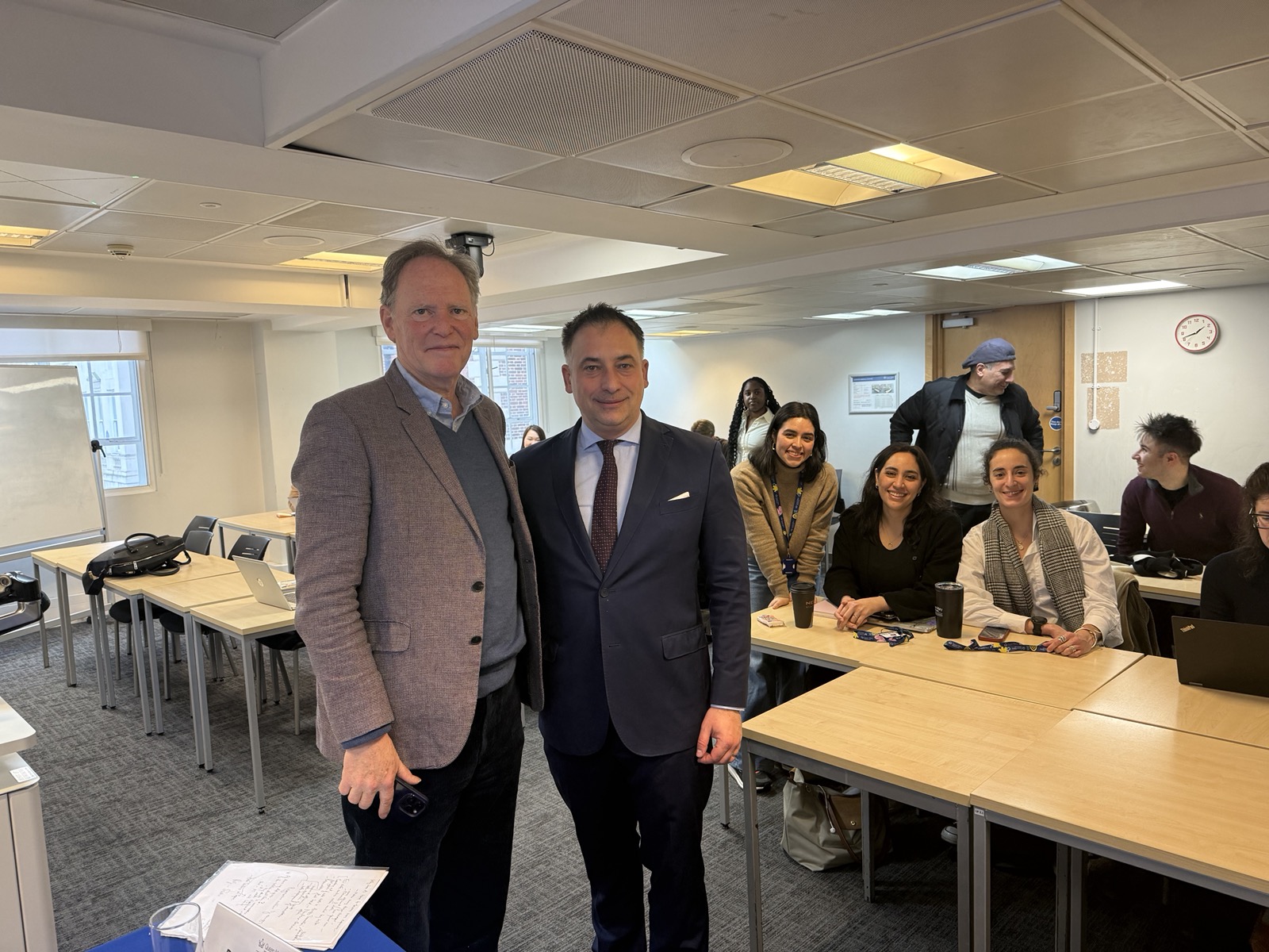 Londoni előadás a mesterséges intelligencia „kettős igazságtalanságáról” - fotó