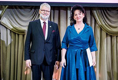 Magyar Művészeti Akadémia tagi oklevél - Lovász Irén Turi Attilával - fotó