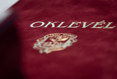 Károli Gáspár Református Egyetem Oklevél fotó