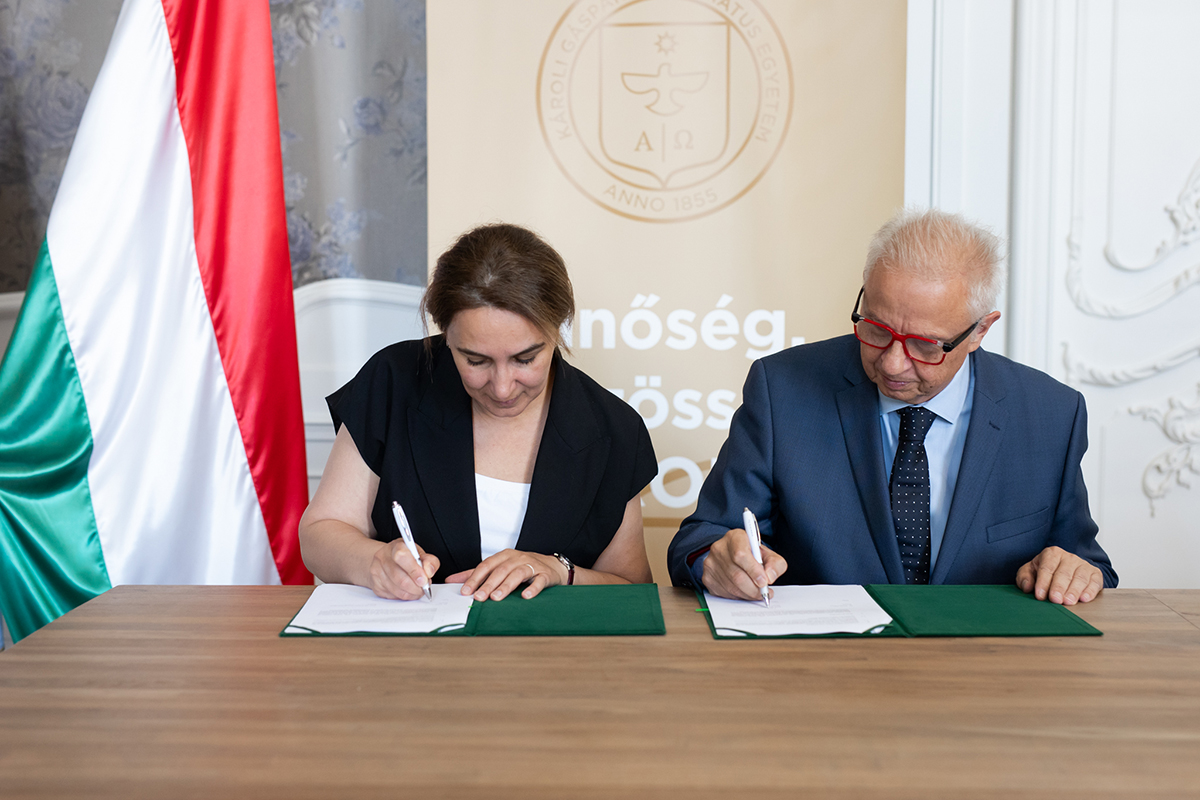 Együttműködési megállapodást írt alá a Károli és a Khazar Egyetem - fotók