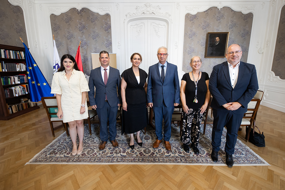 Együttműködési megállapodást írt alá a Károli és a Khazar Egyetem - fotók