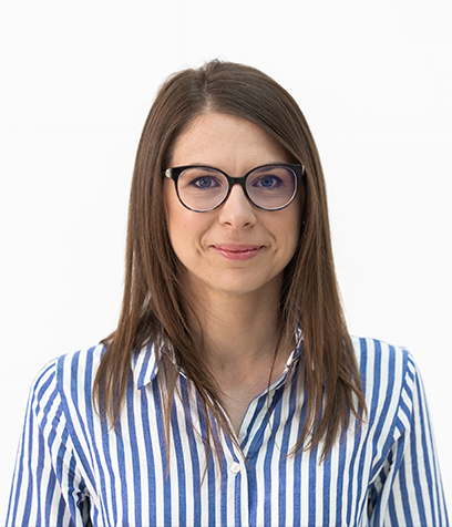 Szeidenléder Júlia